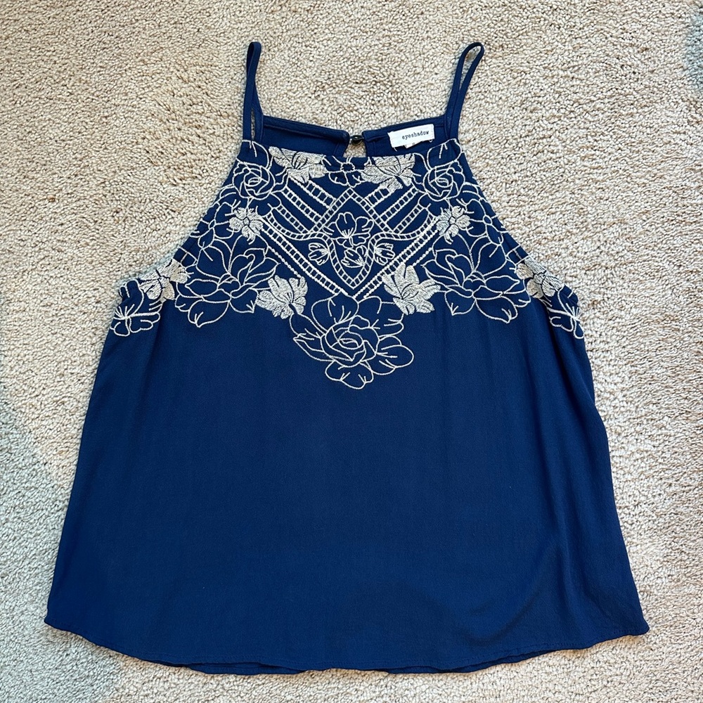 3/$15 EUC Eyeshadow Navy Blue Top with cream Embroidery size small